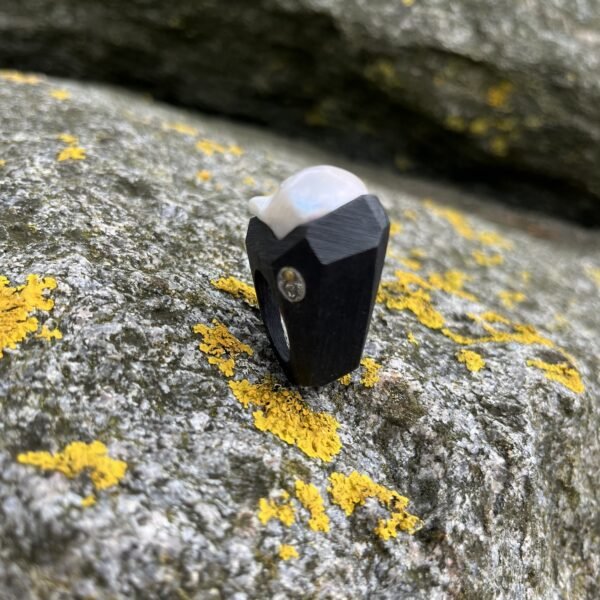 Big Pearl Statement Ring - Image 4