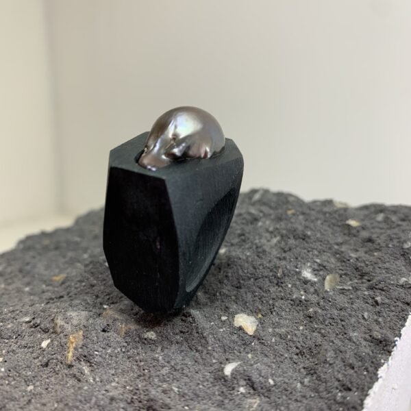 Black Baroque Pearl Ring - Image 4