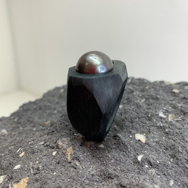 Black Baroque Pearl Ring - Image 5