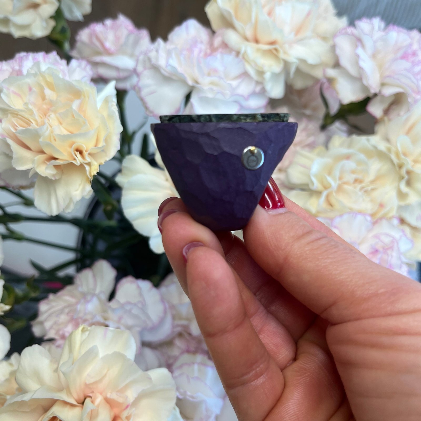 Side profile of sculptural ceramic band ring with rough dark geode agate quartz