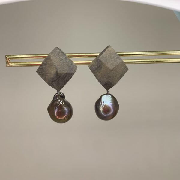 Black Pearl Earrings - Image 3
