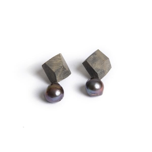 Black Pearl Earrings