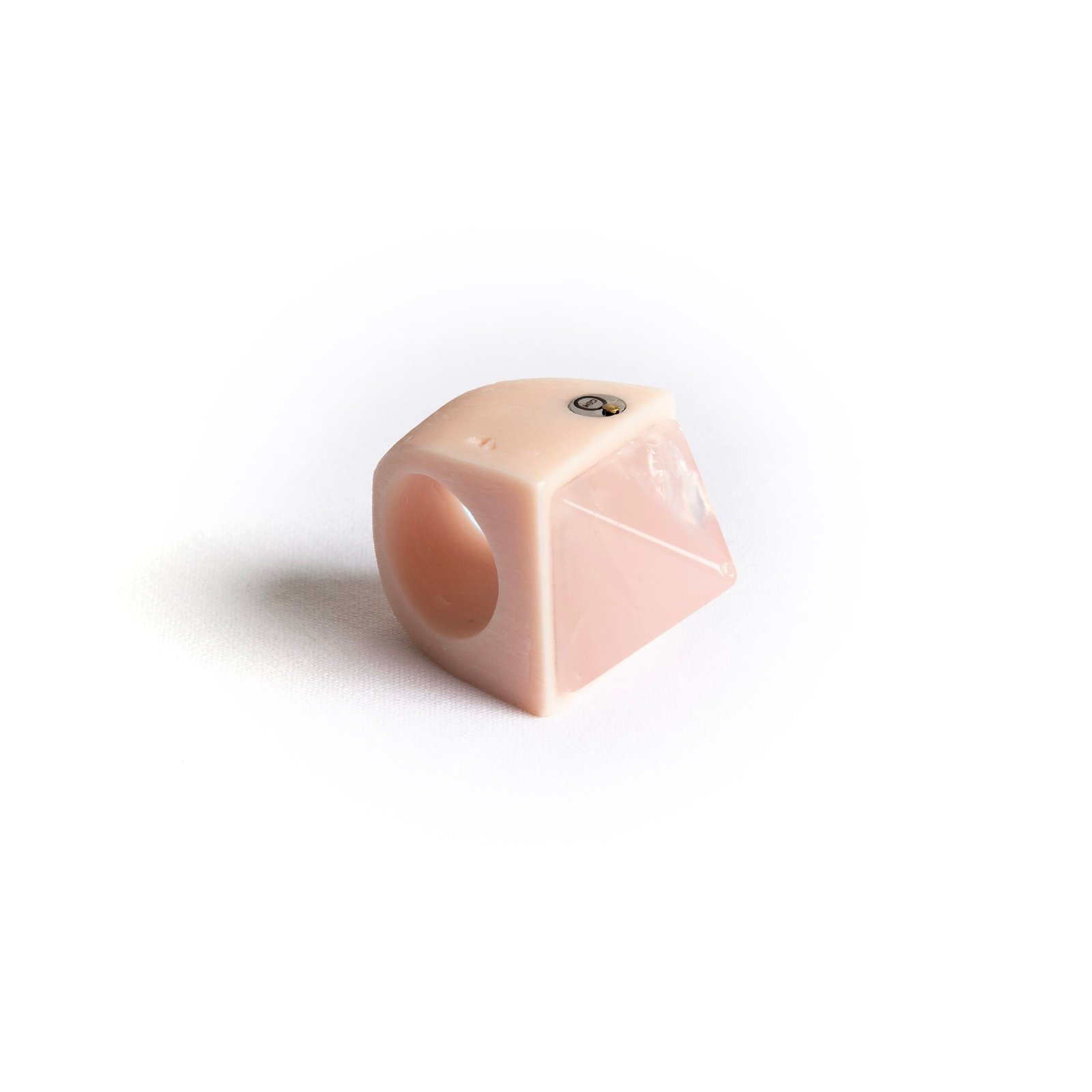 Rose Quartz Pyramide Ring