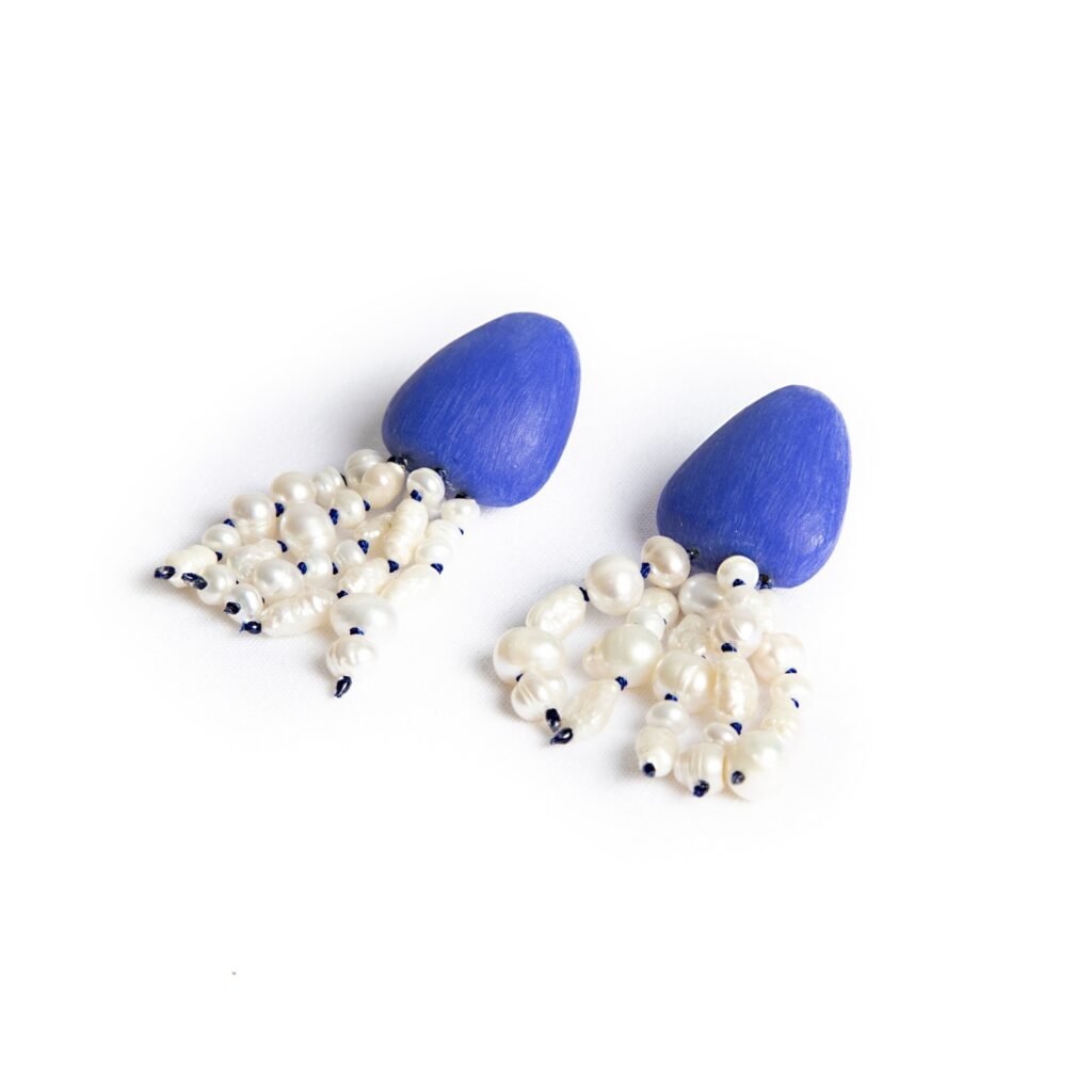 White Pearls Dangling Earrings Main Photo